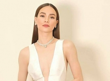 Hồ Ngọc Hà bị chỉ trích 'hành hạ con' trên sóng livestream