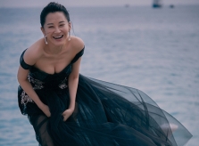 Sao 'Tiếu ngạo giang hồ' diện đầm tôn dáng tuổi 50 ở Cannes