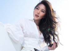 Hương Tràm 'bắt đầu từ số 0' khi đến Mỹ