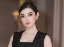 Huyền My quay lại đường đua hàng hiệu với phụ kiện 2 tỷ đồng
