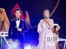 Huỳnh Hiểu Minh bị nghi hát nhép, né tránh Angelababy đêm Trung thu