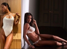 'Thiên thần nội y' Jasmine Tookes phô ngực đầy 'bỏng mắt'