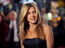Jennifer Aniston không muốn liên quan đến Brad Pitt và Angelina Jolie