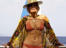 Bí quyết giữ vóc dáng bốc lửa của Jennifer Lopez