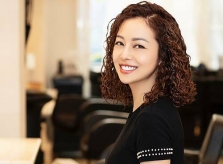 Ảnh sao 22/5: Jennifer Phạm làm tóc xoăn