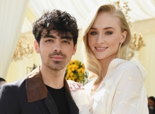 Joe Jonas và sao nữ 'Game of Thrones' bất ngờ làm đám cưới