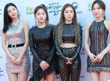 Joy lộ thân hình tăng cân rõ rệt, BTS tự tin trên thảm đỏ