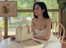 Trang phục tôn vai thon của Jun Vũ