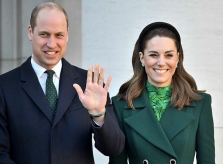 Kate diện toàn màu xanh công du Ireland