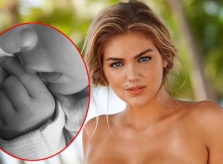 'Bom sex' Kate Upton sinh con gái
