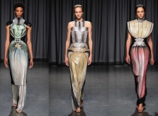Váy hình khay đựng trang sức của Mary Katrantzou