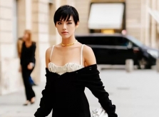 Khánh Linh biến hoá phong cách ở Paris