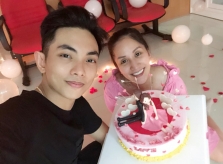 Khánh Thi 'trốn' viện về nhà làm sinh nhật bất ngờ cho chồng
