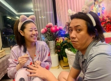 Ảnh sao 16/7: Khánh Vân sơn móng tay cho anh trai