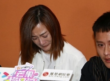 Kiều nữ TVB xin lỗi vì dan díu người có vợ