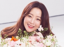 Kim Hee Sun đón sinh nhật tuổi 42