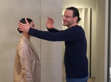 Kim Kardashian nhờ nhà ngoại cảm chữa bệnh vẩy nến