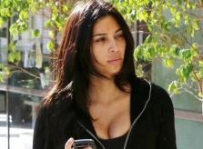 Kim Kardashian và những lần mặt mộc xuống phố 'xấu không nhận ra'