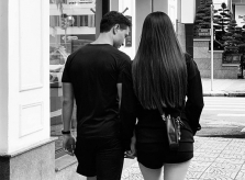Ảnh sao 18/10: Kim Lý, Hồ Ngọc Hà nắm tay nhau dạo phố