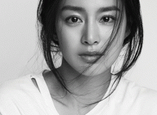 Mặc quần jean, áo thun, Kim Tae Hee vẫn tỏa sáng trên tạp chí