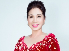 Kim Xuân gợi ý loạt áo dài cho phụ nữ trung niên