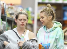 Kristen Stewart đi chơi đêm với người tình đồng giới