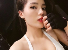 Hoa hậu Kỳ Duyên mặc đồ tập, khoe vòng 1 đầy đặn quyến rũ
