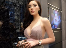 Kỳ Duyên mặc hở bạo dự sự kiện ở Singapore