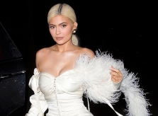 Kylie Jenner khoe nhẫn đính hôn cùng bạn trai Travis Scott