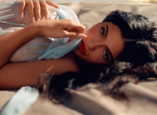 Tỷ phú Kylie Jenner khoe thân bốc lửa trên tạp chí Playboy