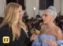 Lady Gaga nạp năng lượng bằng món ăn Việt Nam khi dự Quả cầu vàng