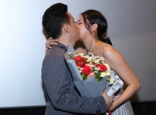 Vợ chồng Lam Trường ôm hôn nhau giữa tin hôn nhân trục trặc