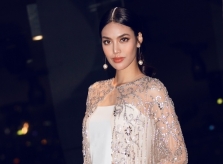 Lan Khuê khoe dáng khi mang bầu 5 tháng