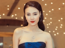 Lan Ngọc đeo trang sức 300 triệu đồng, khoe xương quai xanh sexy