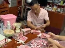 Ông chồng có sở thích 'lập quỹ đen'
