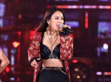 Lee Hyori lần đầu nói về sự cố suýt tuột áo trên truyền hình