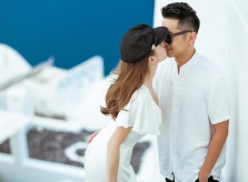 Lê Hà 'khóa môi' chồng ở Santorini trong chuyến trăng mật