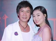Lê Huỳnh không ghen với vợ kém 30 tuổi