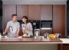 Cách Lê Khánh chăm sóc sức khỏe người thân
