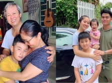 Lê Phương đưa con trai lên Sài Gòn học