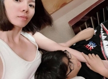 Lệ Quyên dành ngày lễ bên con trai