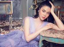 Lily Chen diện váy công chúa