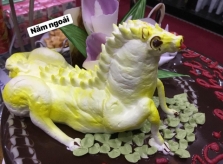 Chị gái hoang mang vì 'linh vật' trên bánh sinh nhật của em trai