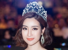 Loạt ảnh Đỗ Mỹ Linh xinh đẹp tựa nữ thần khi mặc váy mỏng như sương