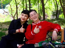 Lục Tiểu Linh Đồng kỷ niệm 32 năm kết hôn