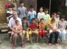 Sinh 15 con, ông bố 71 tuổi mới có tiền mua bao cao su