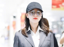 Lưu Thi Thi khoe dáng thon sau 5 tháng sinh con đầu lòng