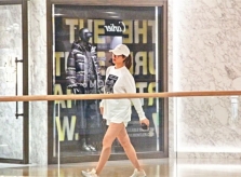 Hoa hậu Hoa kiều 2005 không kiêng khem nhiều trong thai kỳ