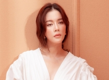 Lý Nhã Kỳ diện mốt không nội y