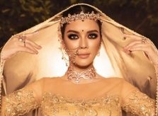 Lý Nhã Kỳ diện đầm dát vàng, đính ruby lên trán